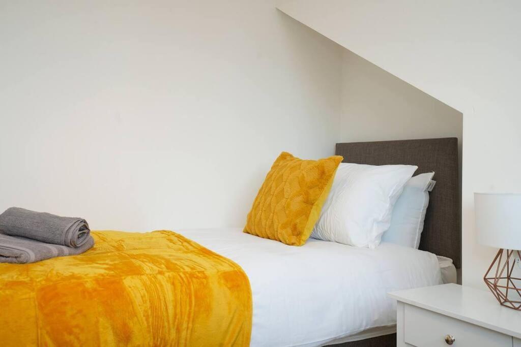 3 Bedroom Home With Free Parking Leeds  Luaran gambar
