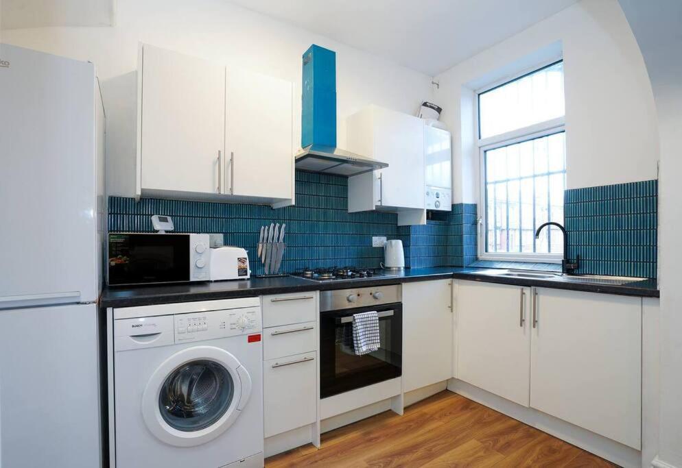 3 Bedroom Home With Free Parking Leeds  Luaran gambar